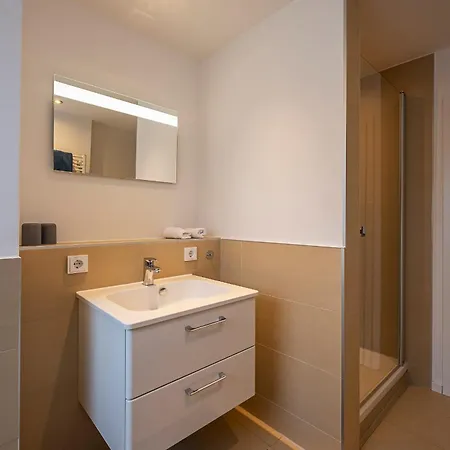 Sieben & Ein Tisch 3*