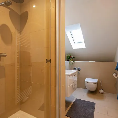 Sieben & Ein Tisch Bed and breakfast