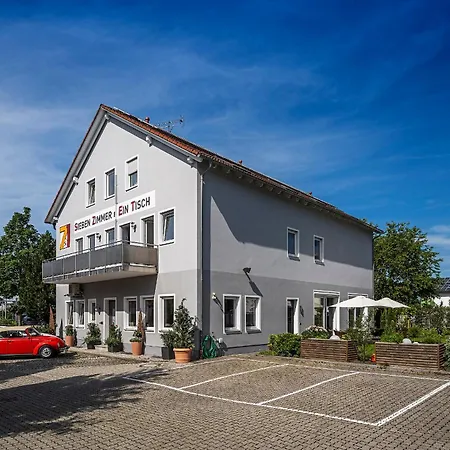 Sieben & Ein Tisch Bed and breakfast